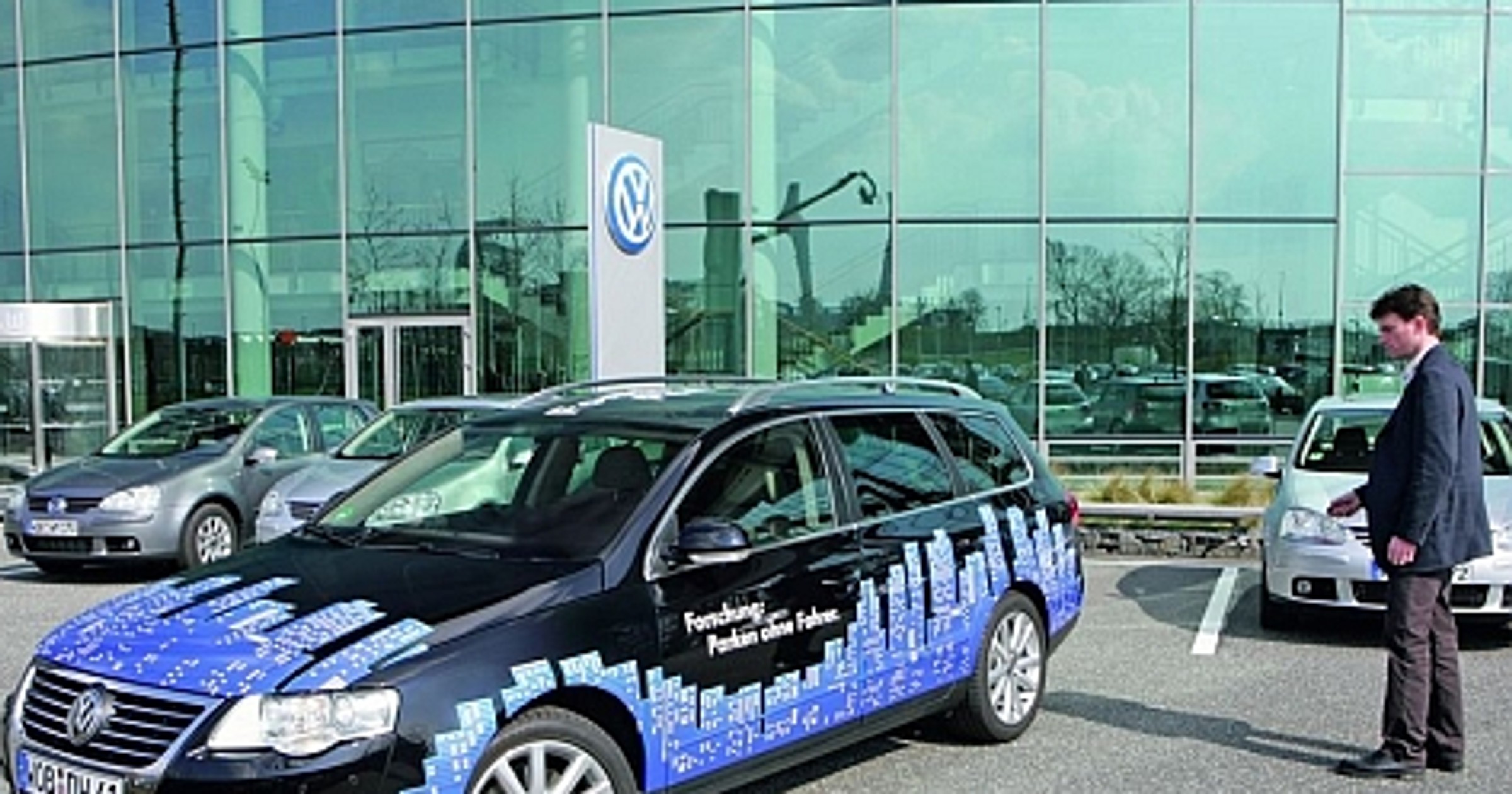Volkswagen który parkuje sam!