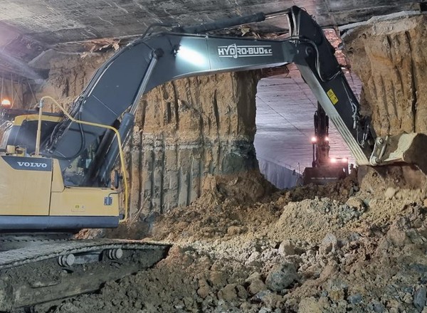 Ekipy z dwóch stron spotkały się pod ziemią. Przekopano tunel pod Krakowem [WIDEO]
