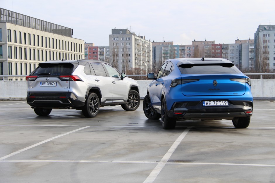 Renault Rafale E-Tech 300 kontra Toyota RAV4 Plug-In Hybrid