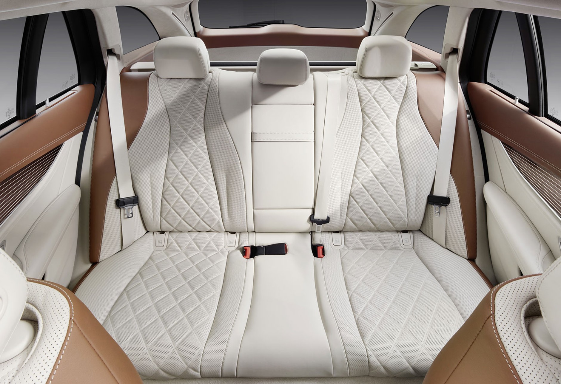 Nowe kombi: Mercedes klasy E z 670-litrowym bagażnikiem