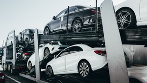 Sprowadzamy mniej samochodów z zagranicy. Najczęstszym wyborem model marki premium