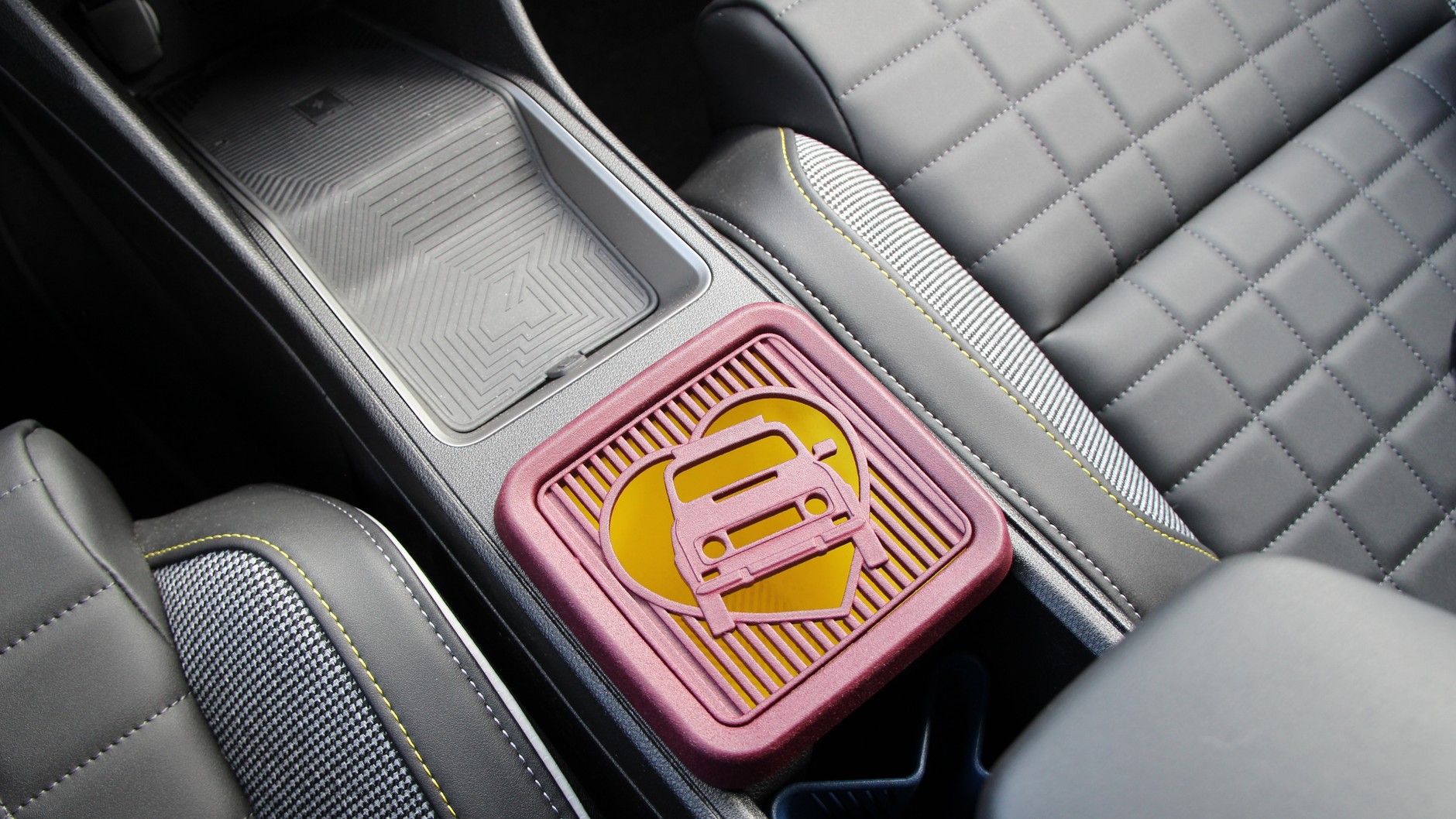 Renault 4 E-Tech Iconic