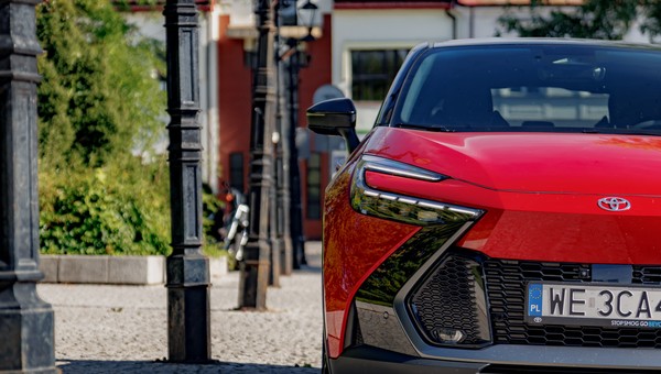 2024 Toyota C-HR PHEV