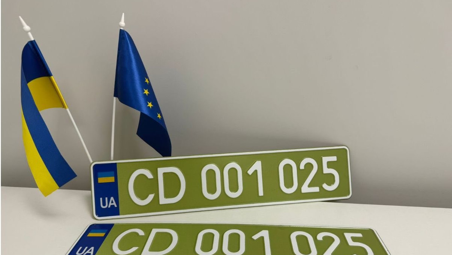 Oliwkowe tablice rejestracyjne w Ukrainie