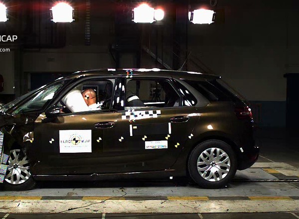 Crash test Euro NCAP: 5 gwiazdek dla Citroëna C4 Picasso i Hondy CR-V