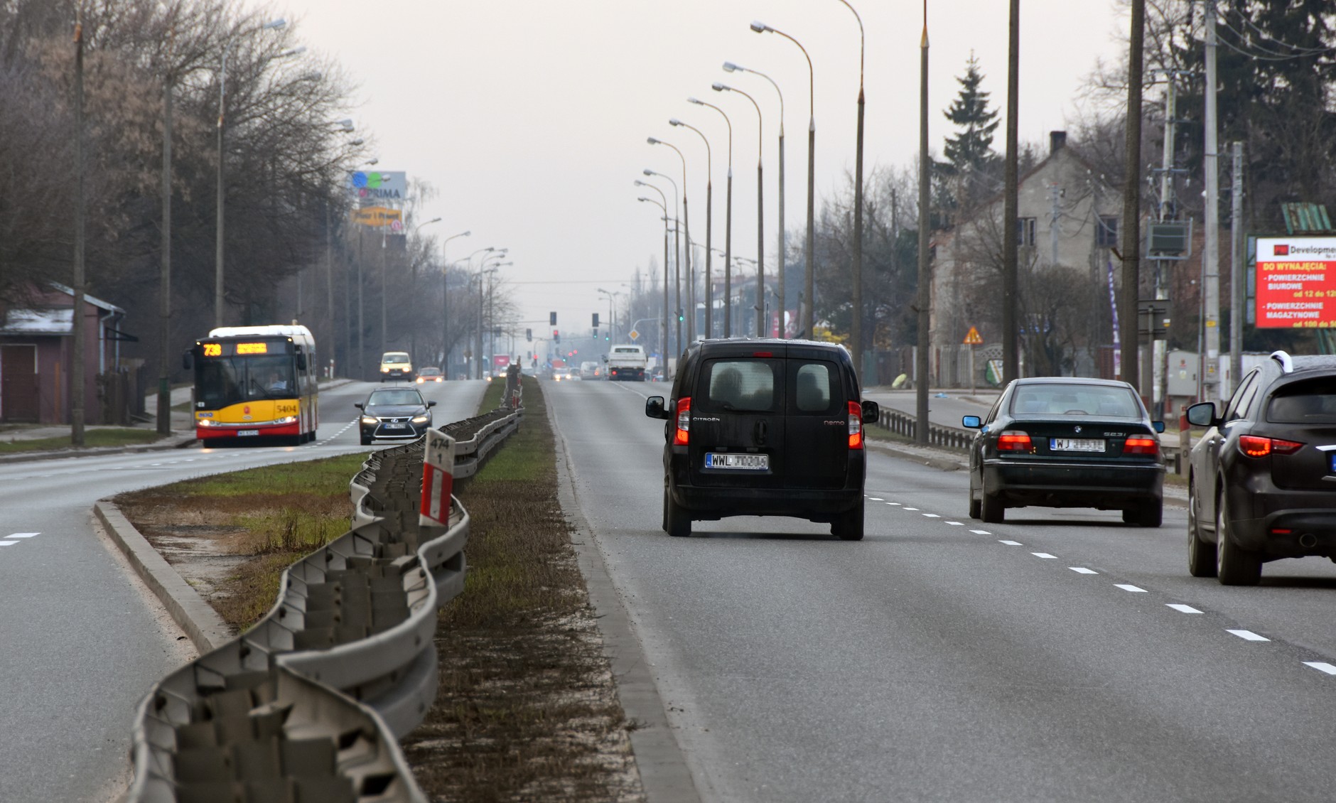 Dwie jezdnie, cztery pasy i ograniczenie do 50 km/h. Brzmi znajomo?