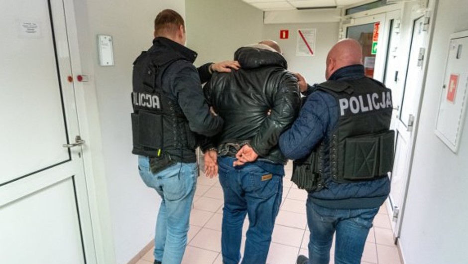Obraz pochodzący z serwisu https://inowroclaw.policja.gov.pl/kb9/informacje/wiadomosci/149450,W-zatrzymaniu-nietrzezwego-motorowerzysty-pomogl-inny-kierowca.html