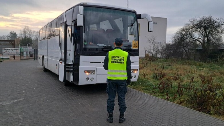 Po skontrolowaniu autokaru pojazd został czasowo wycofany z ruchu