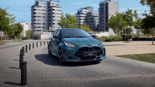 Ulubione miejskie auto Polaków ma nowe ceny. Sprawdzamy Toyotę Yaris z rocznika 2025