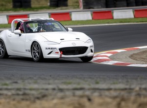 Mazda MX-5 Cup Poland – sprawdziliśmy, jak jeździ wyścigowa Mazda na Autodromie Słomczyn