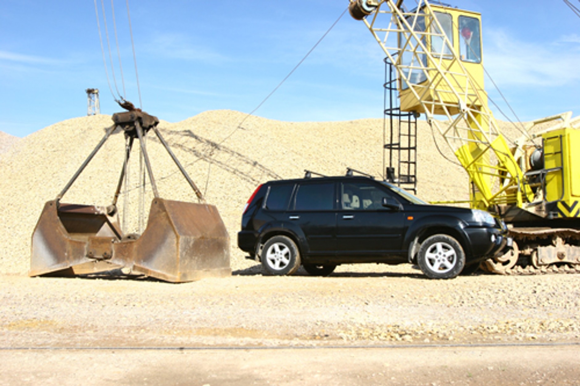 NISSAN X-TRAIL 2.0 - Mocny ciałem i...