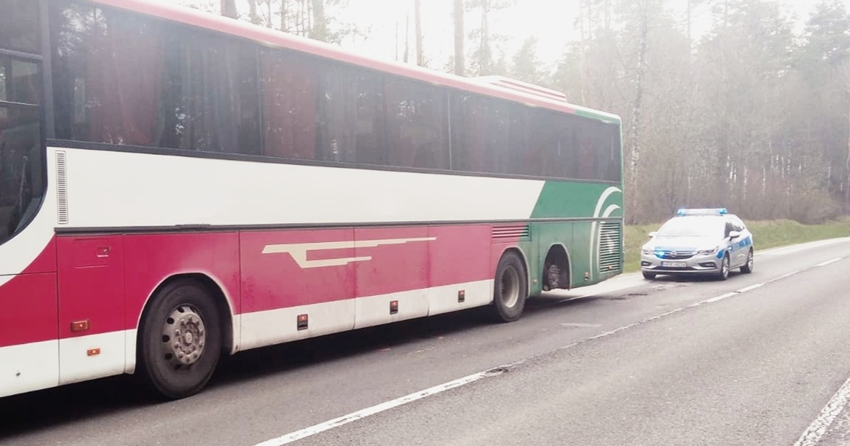 Jechał autobusem bez koła