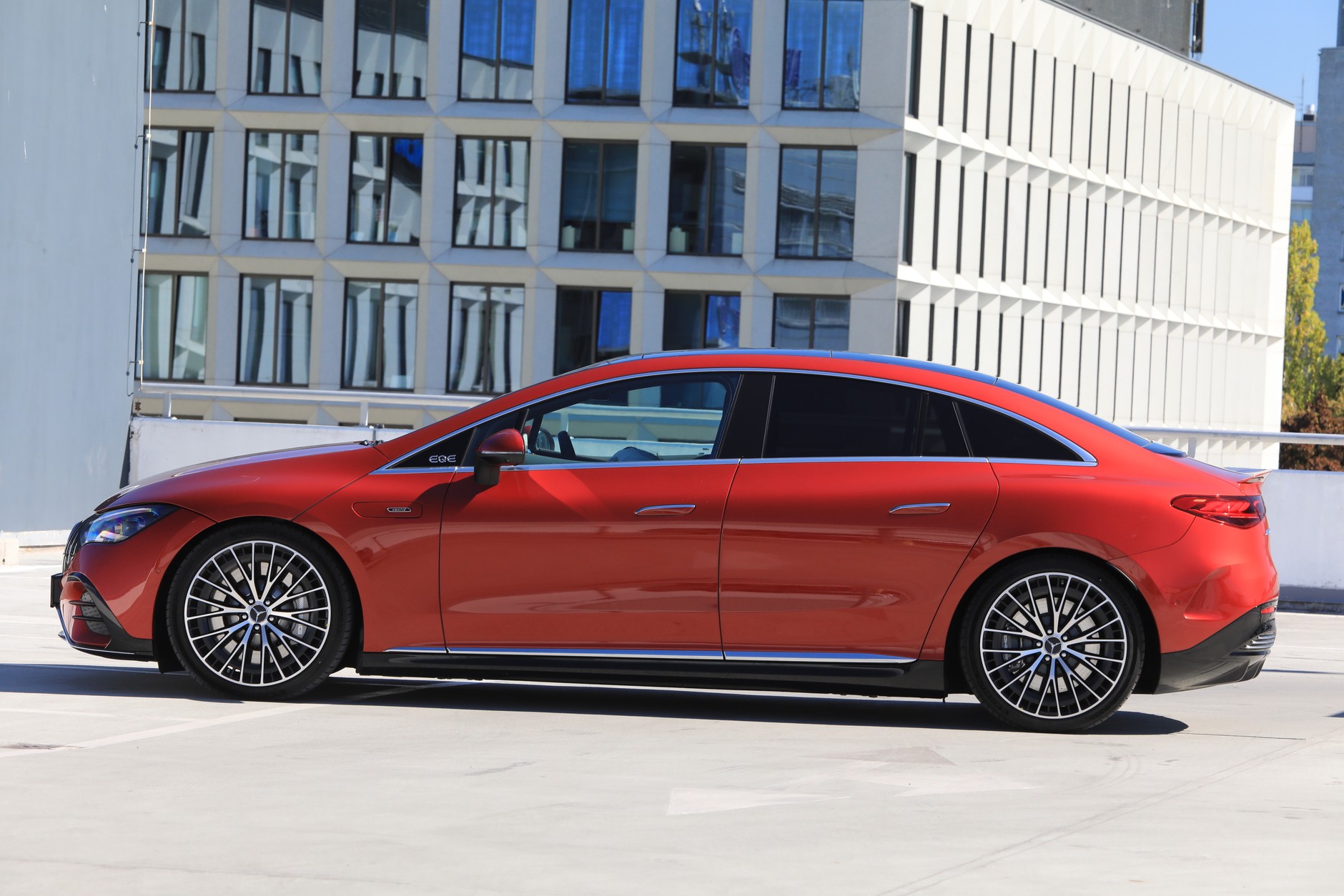 Mercedes-AMG EQE 43 4MATIC 2022 r. 1 generacja