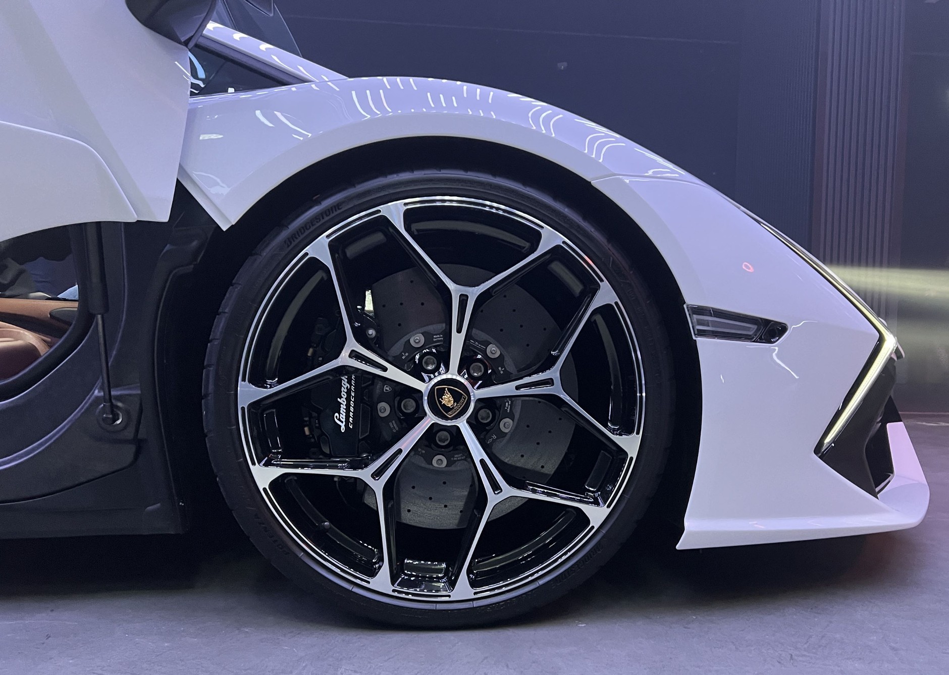 Lamborghini Revuelto