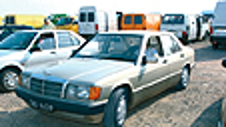 Sprawdziliśmy jakie zalety mają auta z czarnymi tablicami rejestracyjnymi?