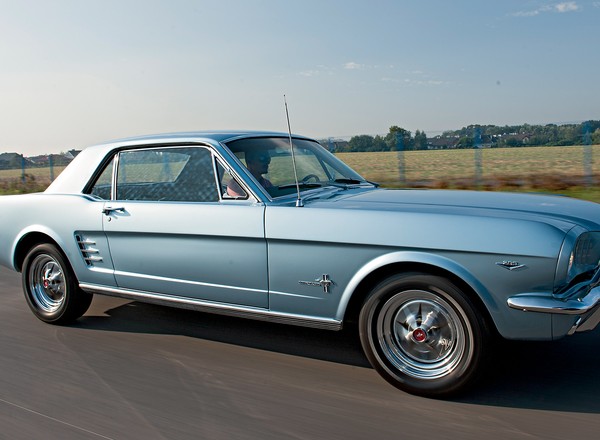 Ford Mustang Coupe 289 - galopujący klasyk