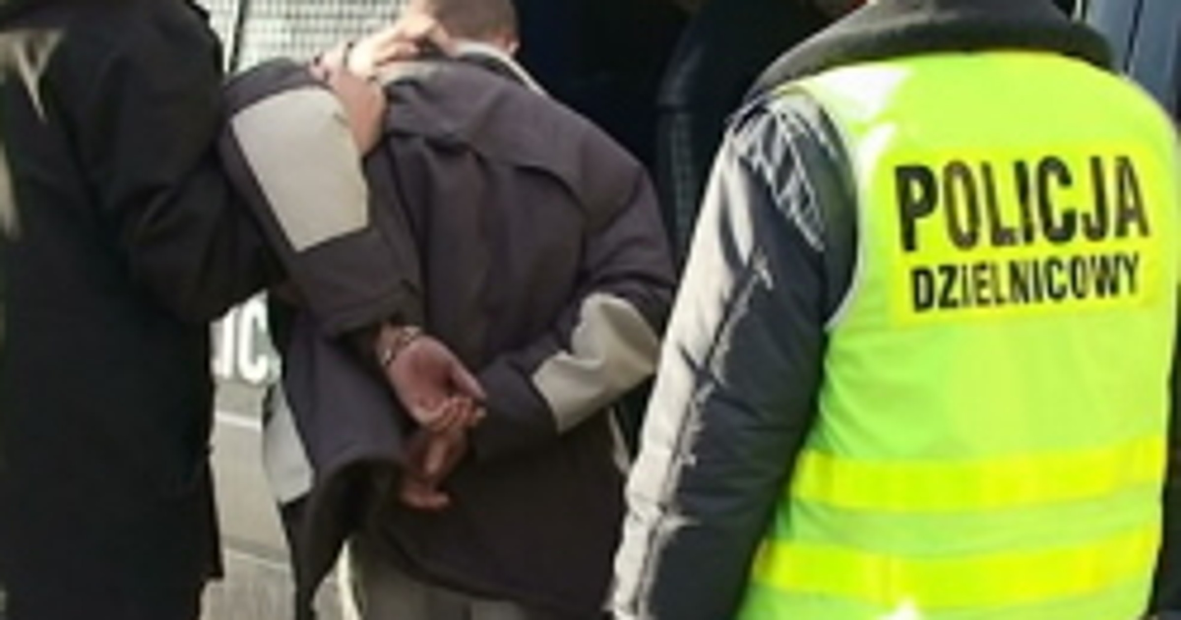 Policja: bez świateł, tablic rejestracyjnych, w kominiarce na głowie