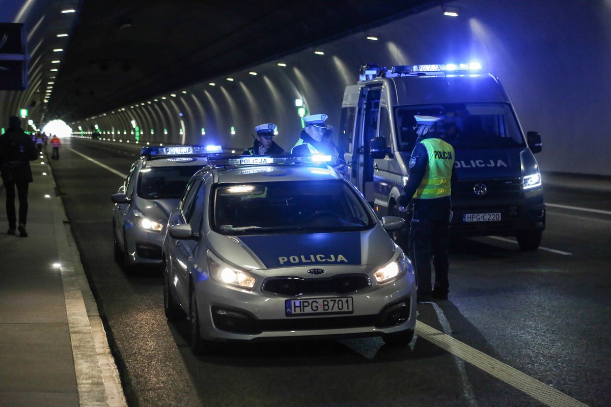 Ćwiczenia w tunelu drogi S7 na Zakopiance