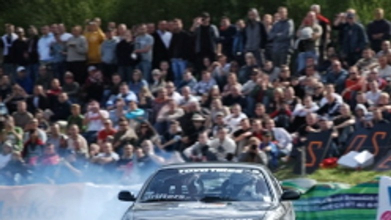 Wyścigi: miasteczko na rynku w Poznaniu (zaproszenie)