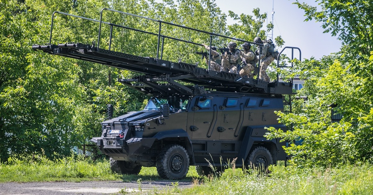  Polska policja otrzyma nowe tury. Te pojazdy staranują wszystko, co spotkają na drodze 