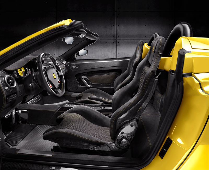 Ferrari Scuderia Spider 16M: pierwsze fotografie i informacje