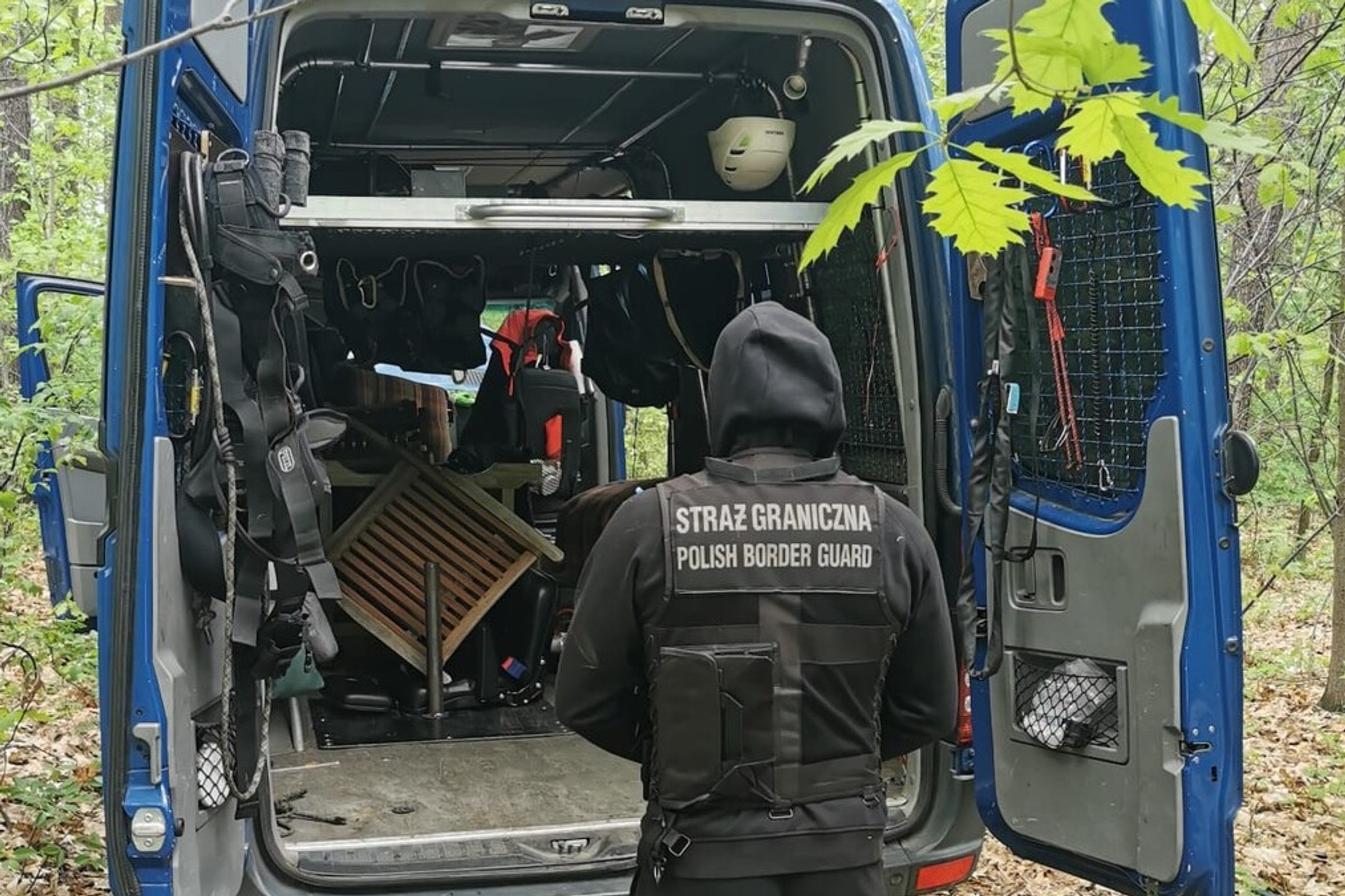 Rekwizyt w skradzionym Mercedesie przestraszył złodziei i mundurowych. Fałszywy alarm