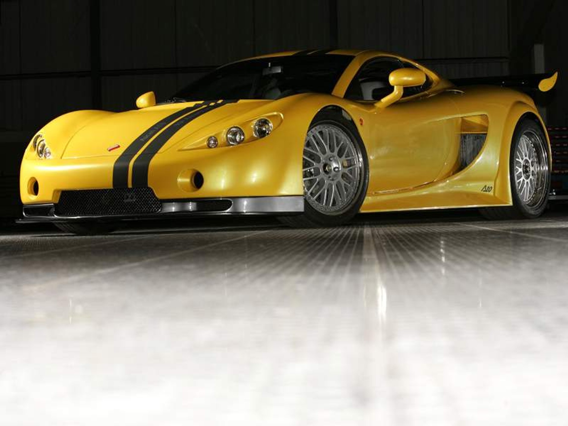 Ascari A10: brytyjska odpowiedź na Enzo FXX