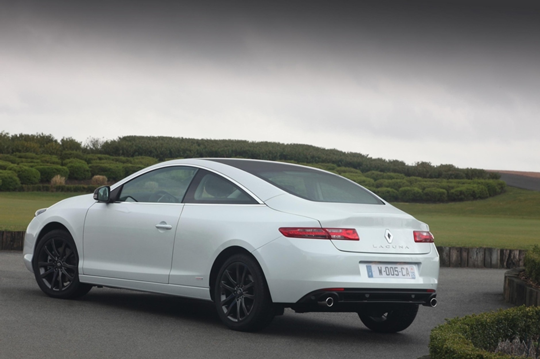 Renault Laguna Coupé Monaco GP – czarno-białe bóstwo