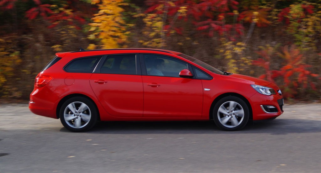 Opel Astra 1.4 LPGTEC – większość tych samochodów wyposażono w instalacje gazowe poza fabryką, ale zdarzają się też Astry z instalacją LPG montowaną fabrycznie