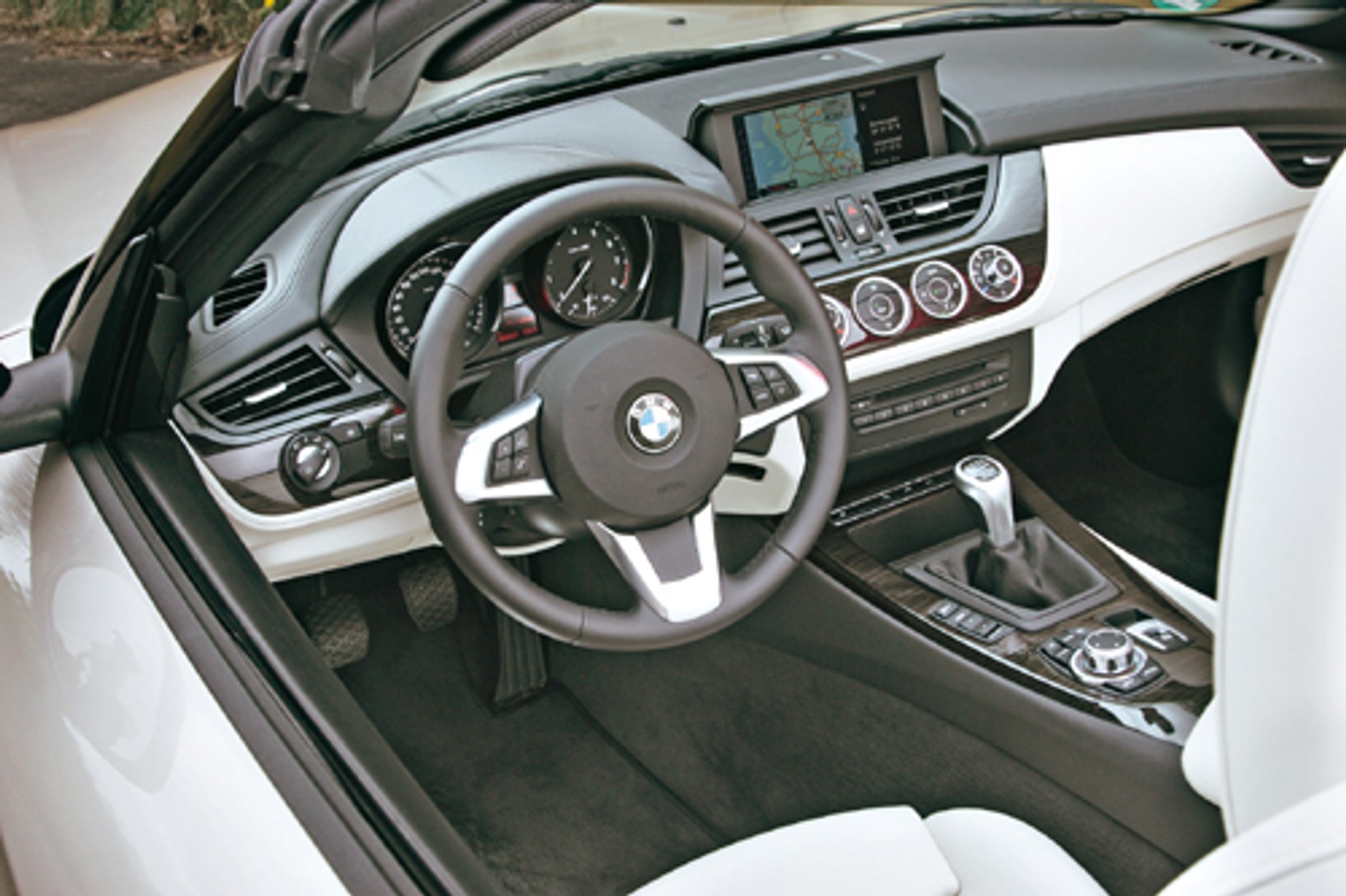 Kwintet na 1451 koni mechanicznych - BMW Z4 kontra Audi TTS, Mercedes SLK, Nissan 350Z i Porsche Boxster