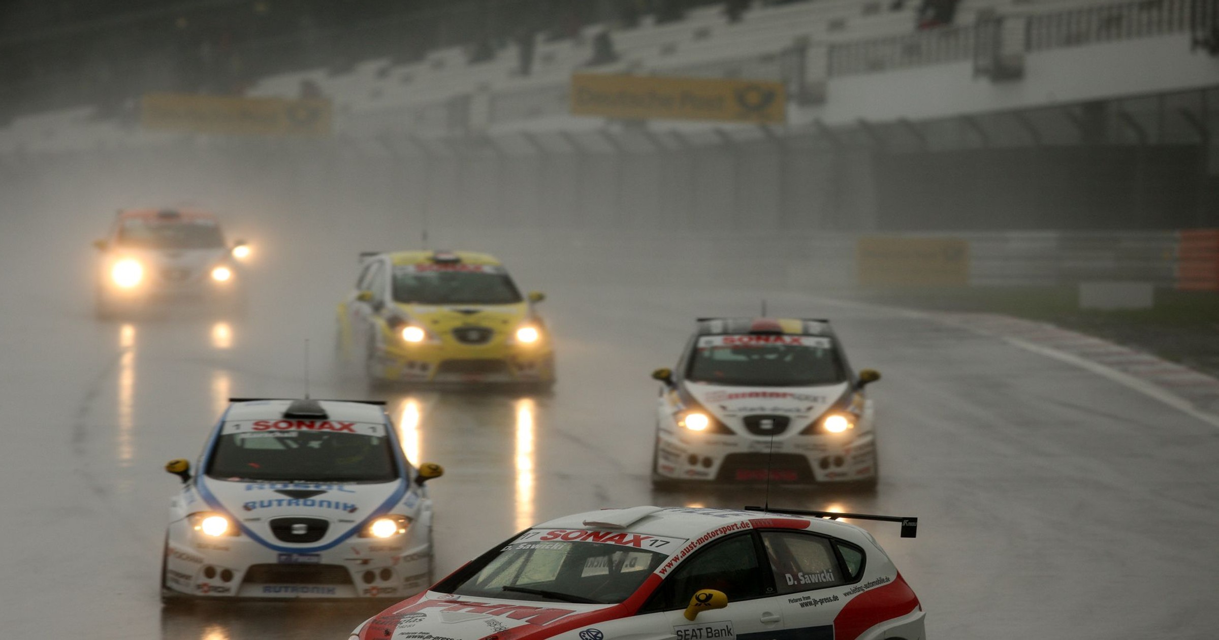 SEAT Leon Supercopa: chaotyczny wyścig na Nürburgringu