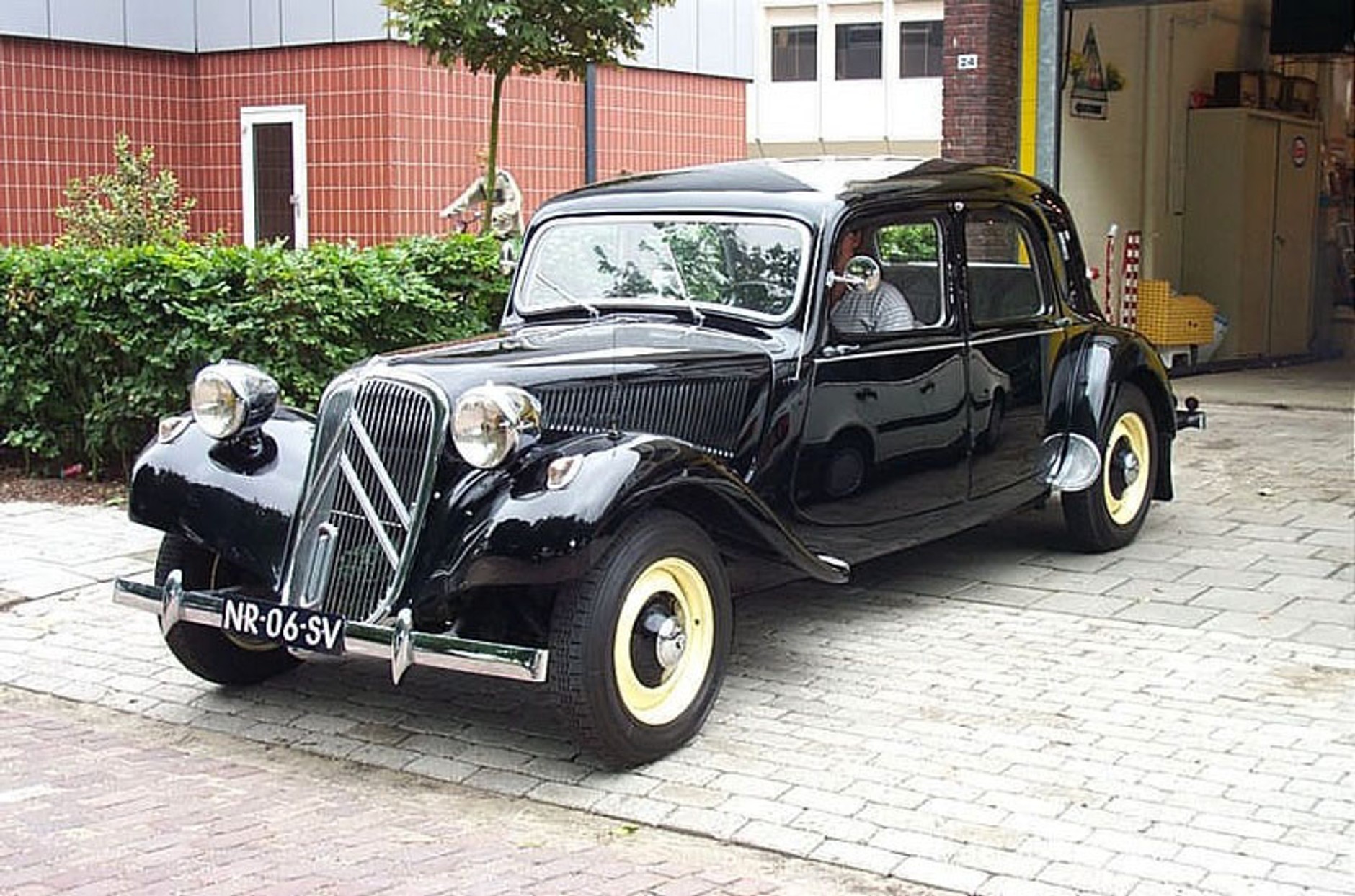 50 kultowych aut w Paradzie Zabytkowych Citroënów w Warszawie (3.10)