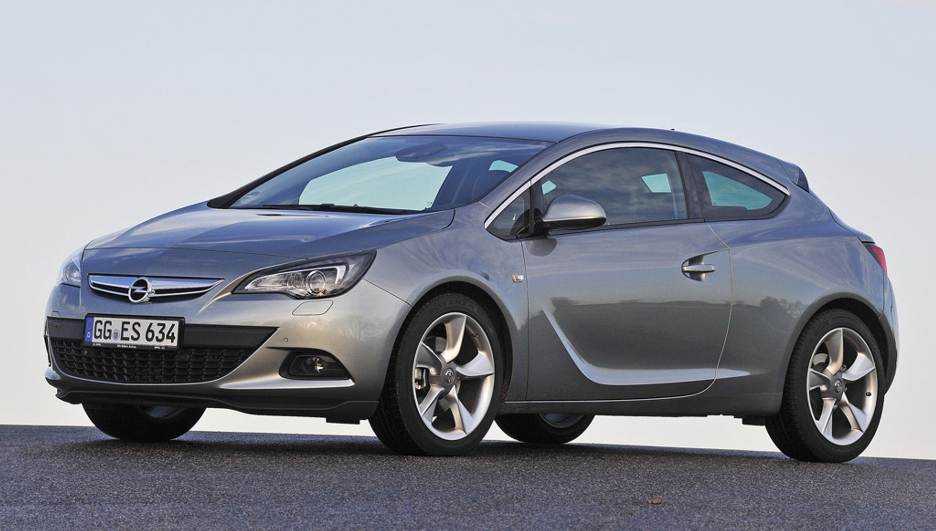 Opel Astra GTC: kompakt w sportowym stylu