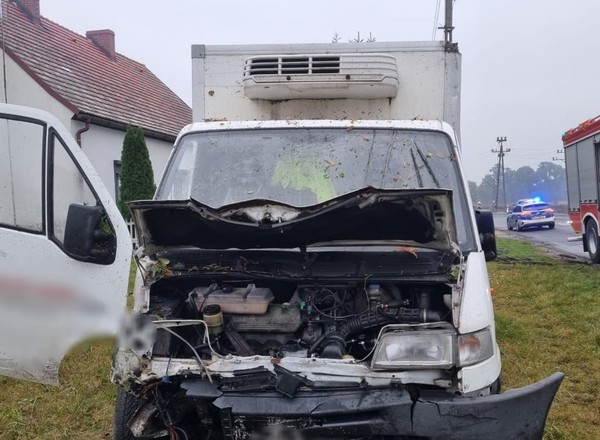 W mniej niż godzinę pijany 26-latek ukradł auto i paliwo. Potem jeszcze się rozbił