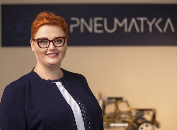 Wyrzuconemu z pracy ojcu przyśniło się rozwiązanie, które córka zmieniła w globalny biznes. Bez tej Polki nie zahamuje dziś żadna ciężarówka na świecie