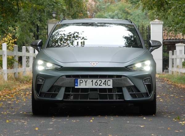 Cupra Leon VZ Sportstourer w hybrydowej wersji kusi szeregiem zalet. Ma też jeden istotny minus
