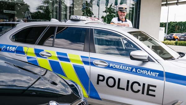 Czeska policja ma nie tylko Skody. Właśnie pochwaliła się radiowozami marki premium
