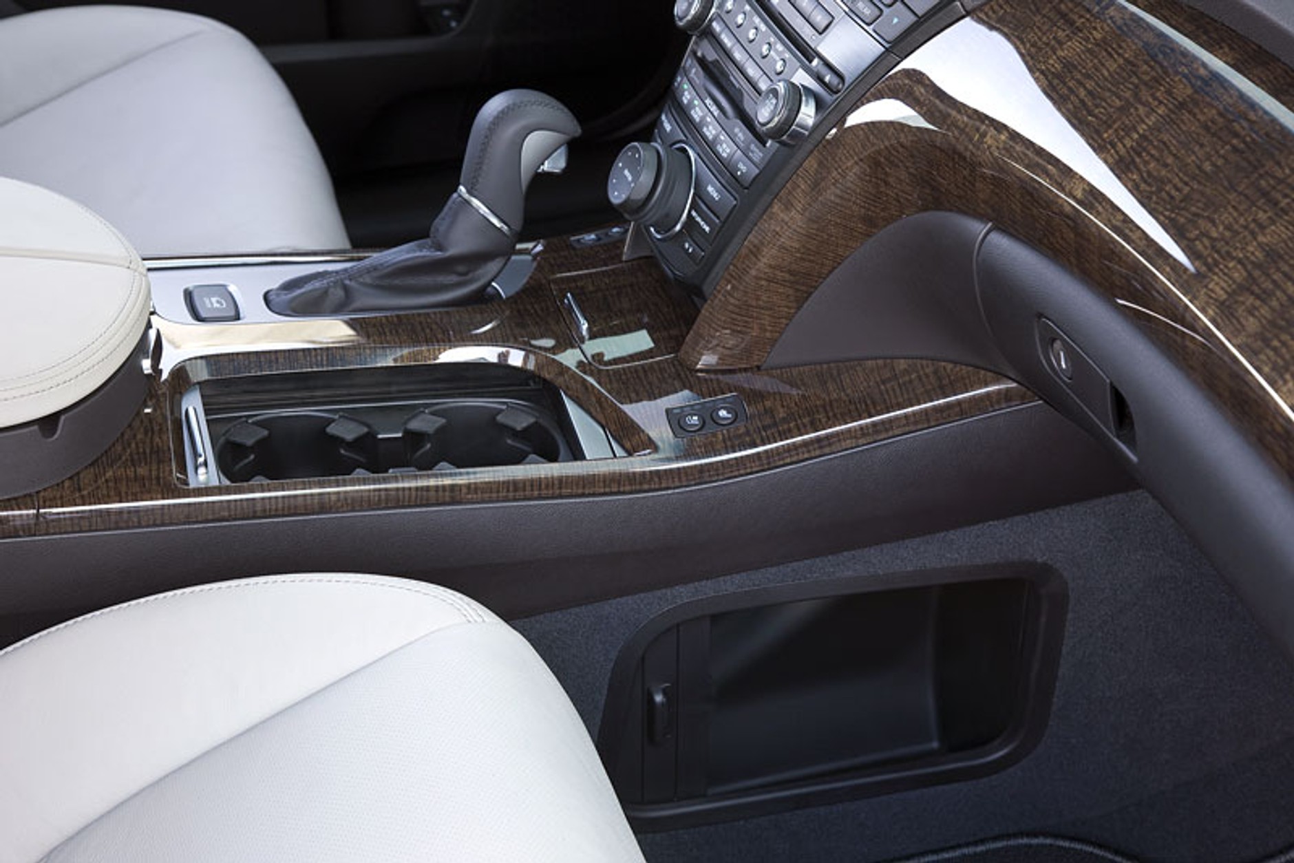 Acura MDX: facelifting siedmioosobowego modelu SUV na rok 2010