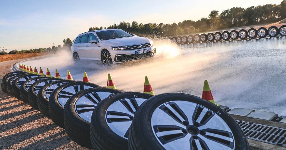 Test opon letnich 2022. Opony w rozmiarze 215/55 R17