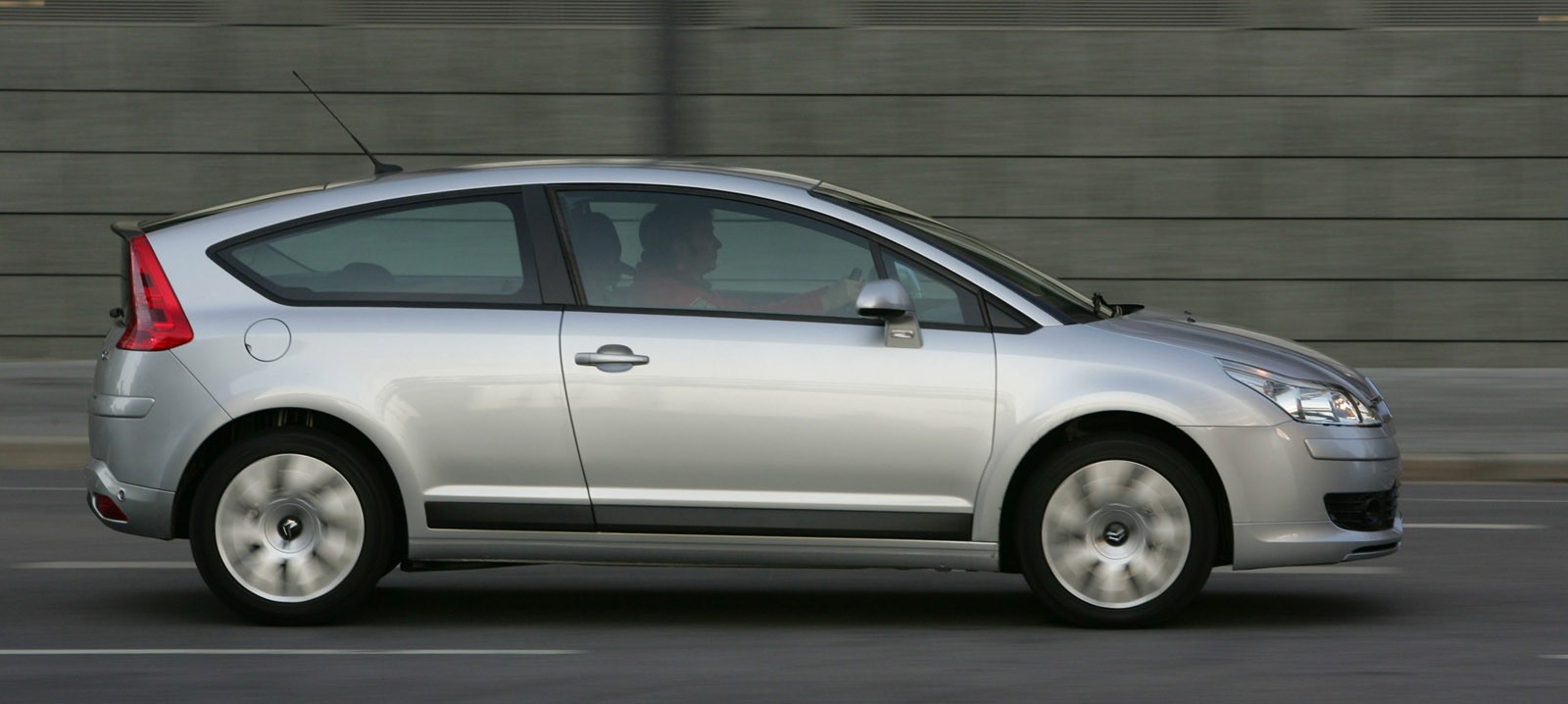 7. Citroën C4 I (2004-10) - od 9500 zł