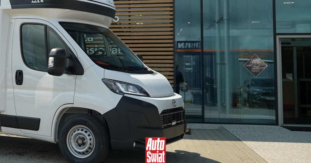 W tej Toyocie można spać i wcale nie jest to kamper