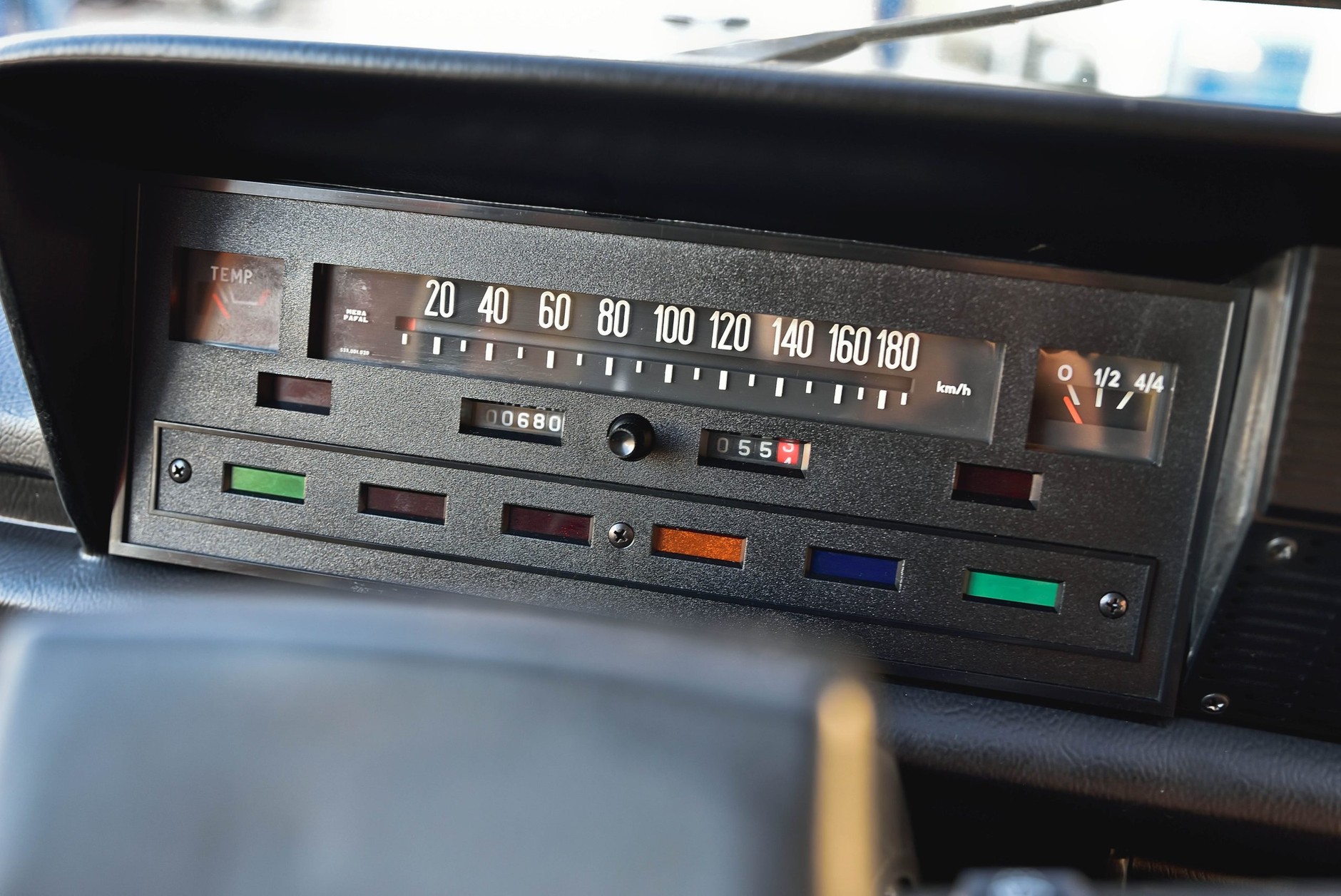 Ten Duży Fiat jest nowy, choć ma 35 lat.  FSO 125p wystawiony na aukcji.