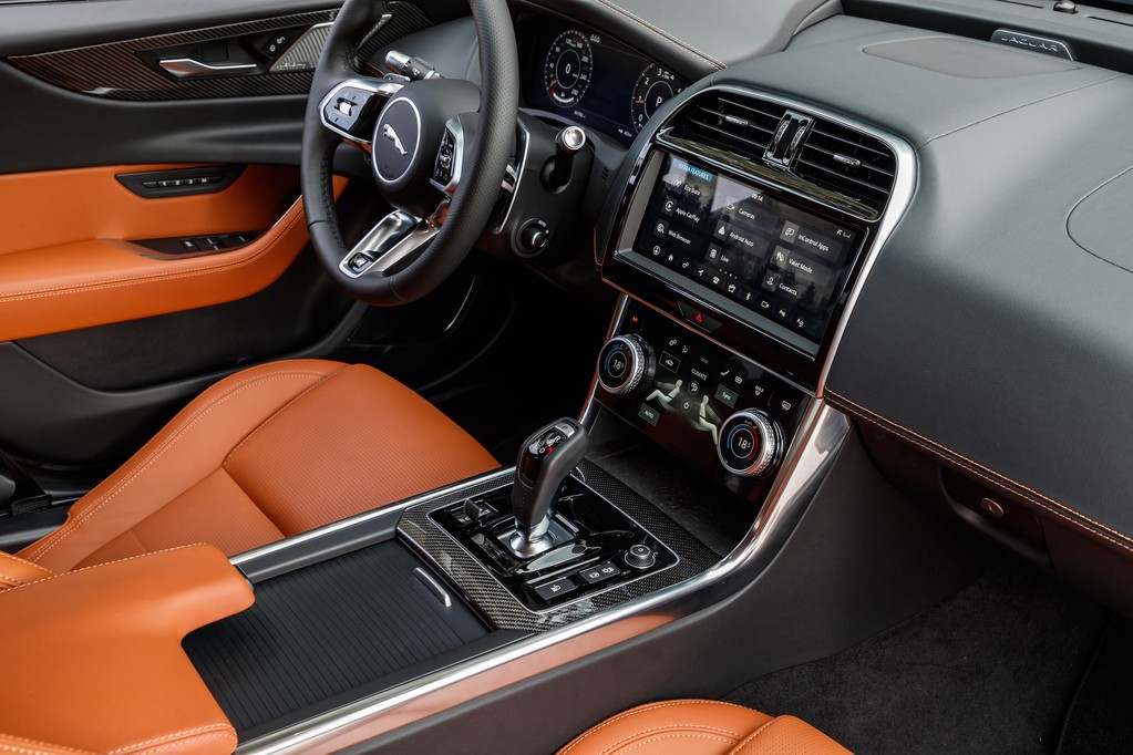 Jaguar XE P250