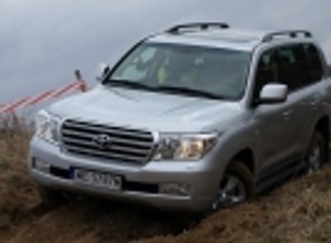 Jeździliśmy nowym Land Cruiserem V8