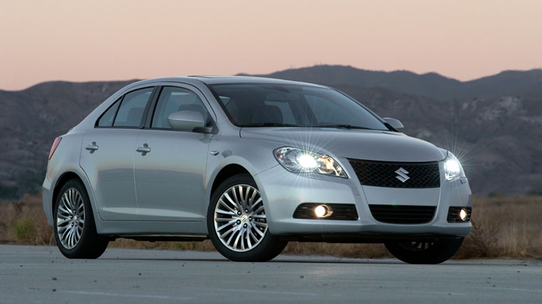 Tokio 2009:  Suzuki Kizashi będzie sprzedawane najpierw w Japonii