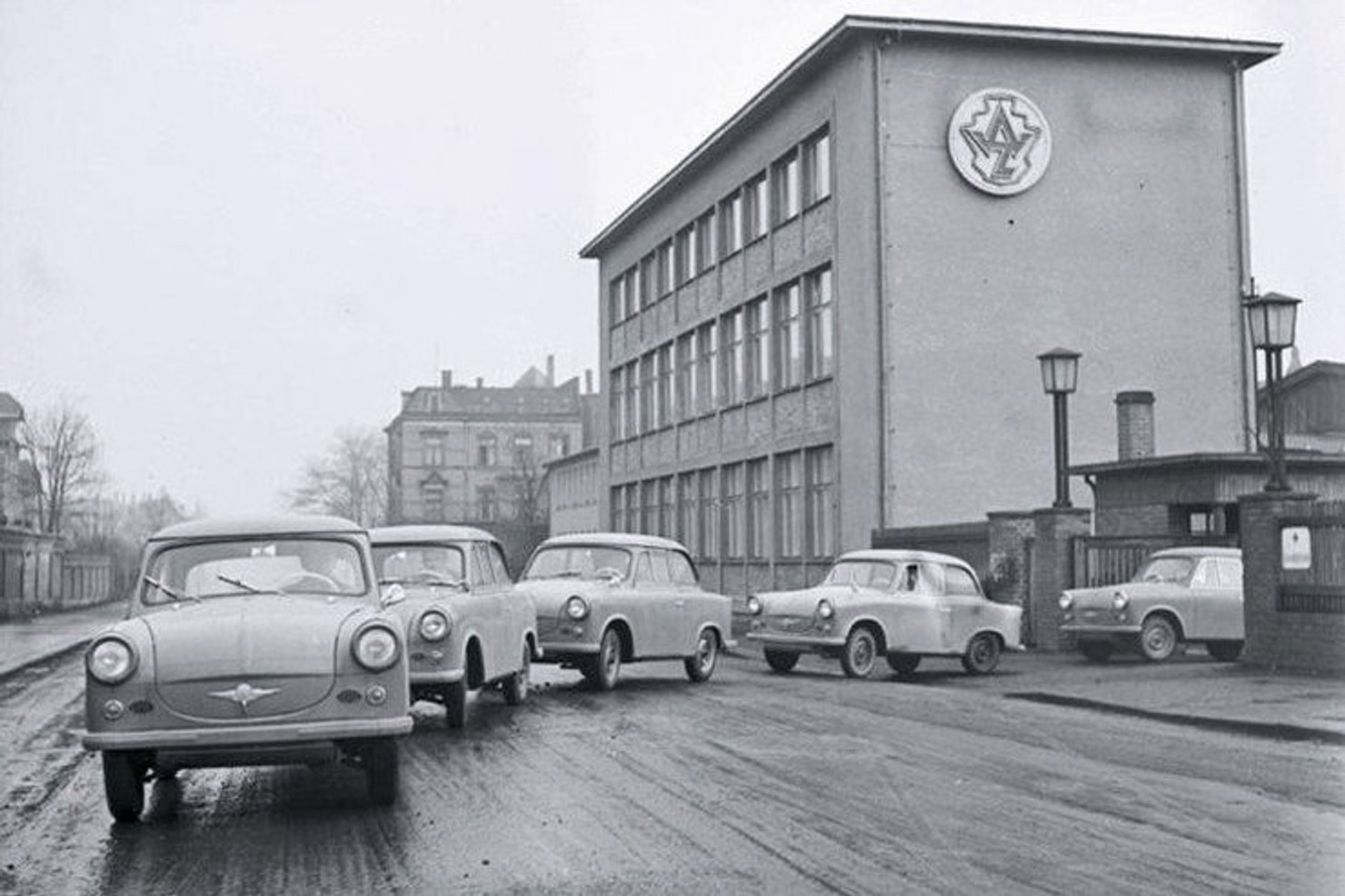 Nowe Trabanty wyjeżdżają z fabryki w Zwickau