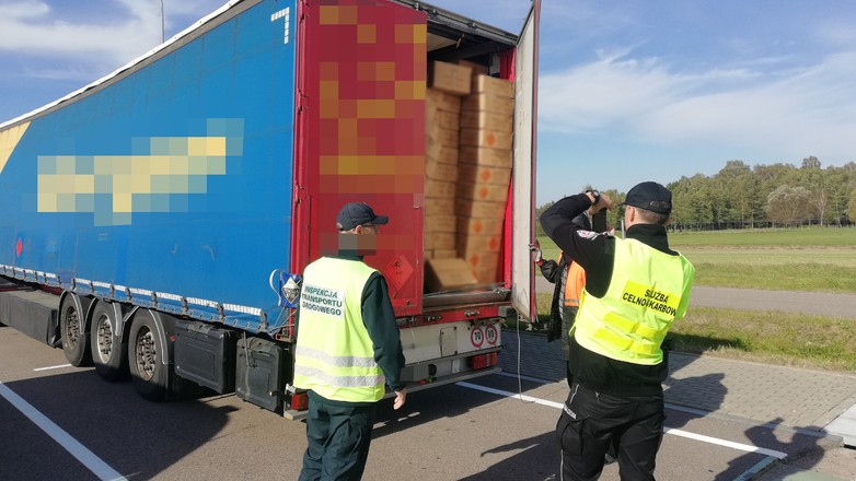 Ciężarówka prawie zgubiła fajerwerki