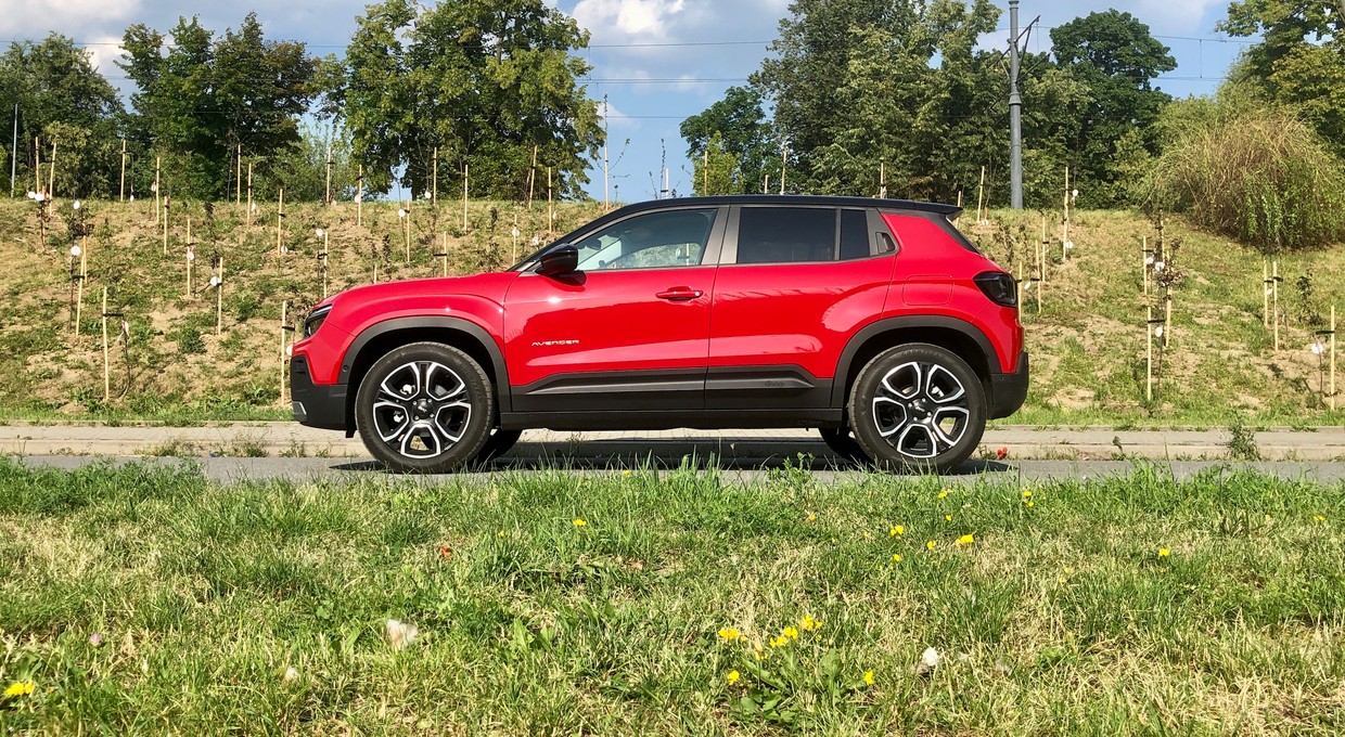 Jeep Avenger to nowy SUV "made in Poland". W dodatku nie musi być elektryczny