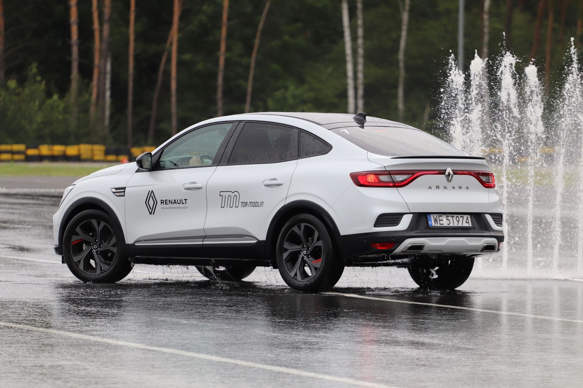 Szkolenie dla policji w szkole bezpiecznej jazdy Renault oraz Akademii Megane RS