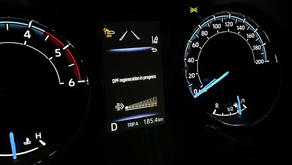 Wyświetlony przez samochód komunikat o wypalaniu filtra DPF